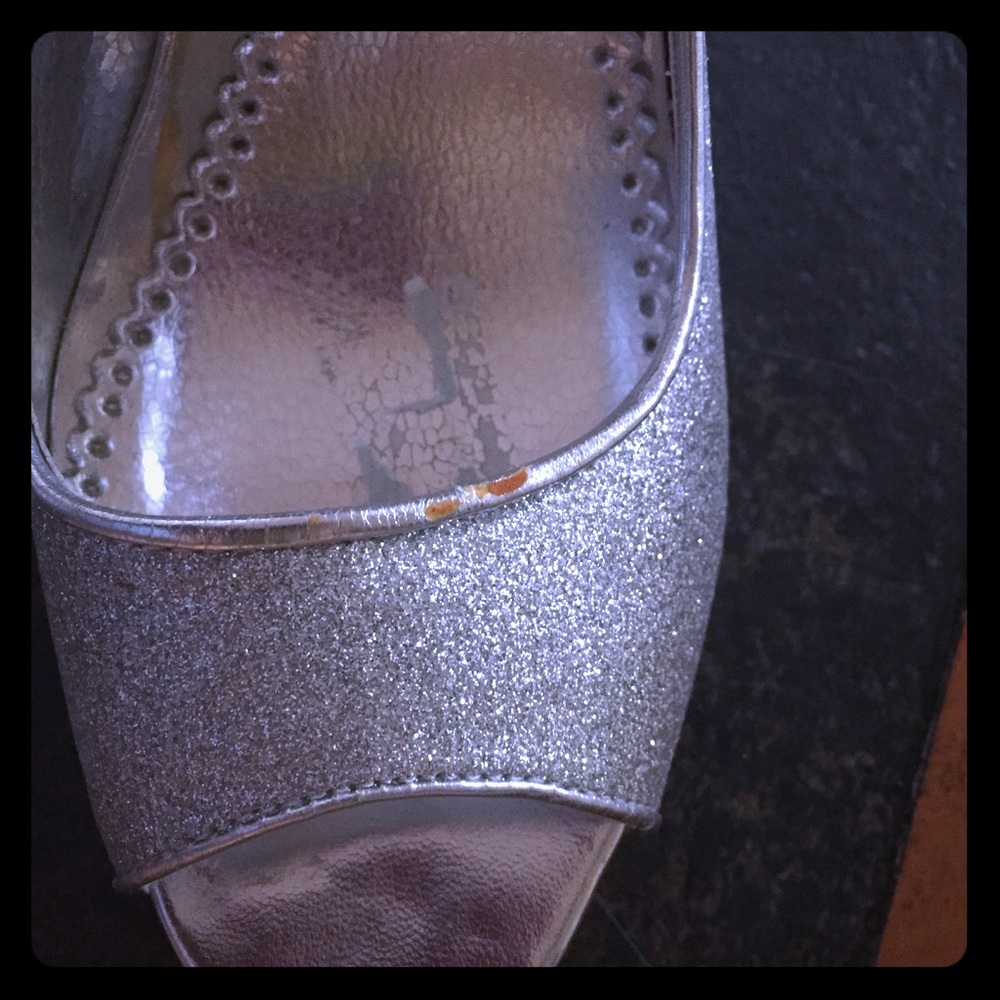 Shoes - Picture 4 of 5